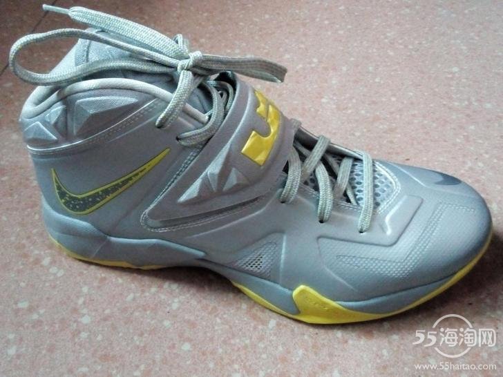 NIKE耐克男鞋ZOOM詹姆斯战士7代篮球鞋599